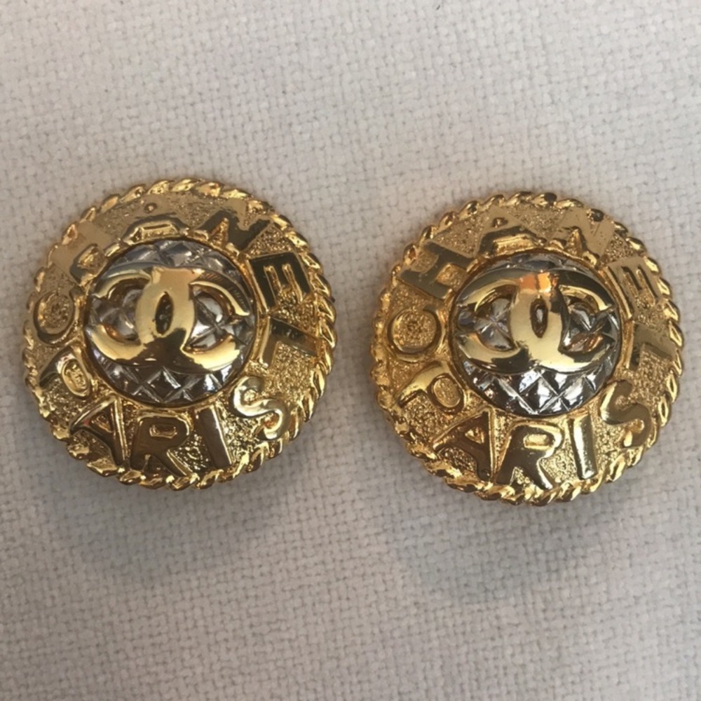 CHANEL Vintage Gold-Tone & Silver-Tone Clip On Earrings - Picture 6 of 13